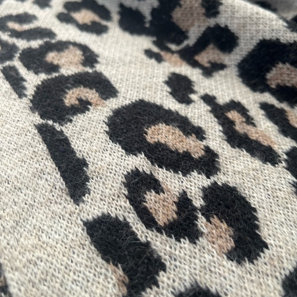 American Eagle Oversized Leopard Cardigan. Super Soft! Size XXS - Picture 9 of 13